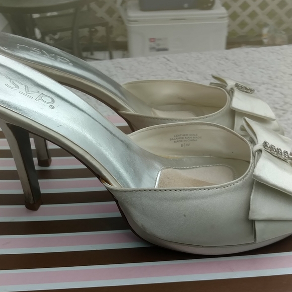 Shoe - Picture 2 of 3